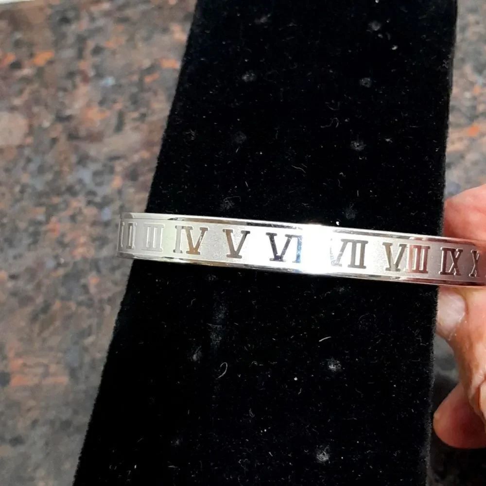 UnisexโRomanโNumeralโStainlessโSteelโBracelet...7"...NEW
